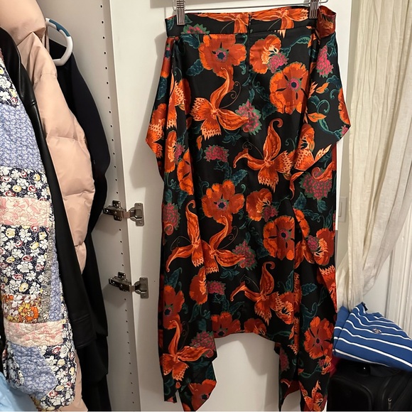 Zara | Floral Print Flowing Satin Midi Skirt size medium - Picture 11 of 11